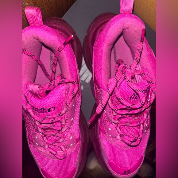 Sneakers - Picture 4 of 7